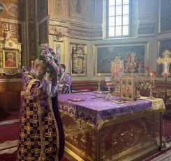 ИЗНЕСЕНИЕ ЧЕСТНЫХ ДРЕВ ЖИВОТВОРЯЩЕГО КРЕСТА ГОСПОДНЯ