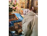 Молебен с сурдопереводом у ковчега с частицами Пояса Пресвятой Богородицы и мощей Ее родителей — праведных Иоакима и Анны