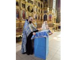 Молебен с сурдопереводом у ковчега с частицами Пояса Пресвятой Богородицы и мощей Ее родителей — праведных Иоакима и Анны