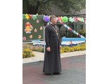 Клирик храма принял участие в торжественной линейке, посвящённой началу нового учебного года