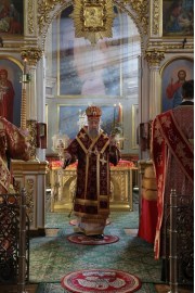 Архиерейское богослужение в Светлый понедельник на пасхальной седмице